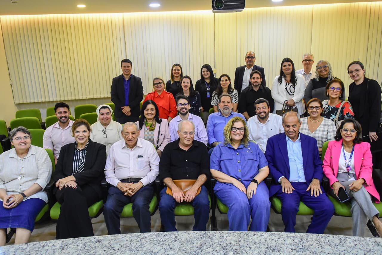 FEHOSPE realiza reunião em sua sede, com a deputada Socorro Pimentel.